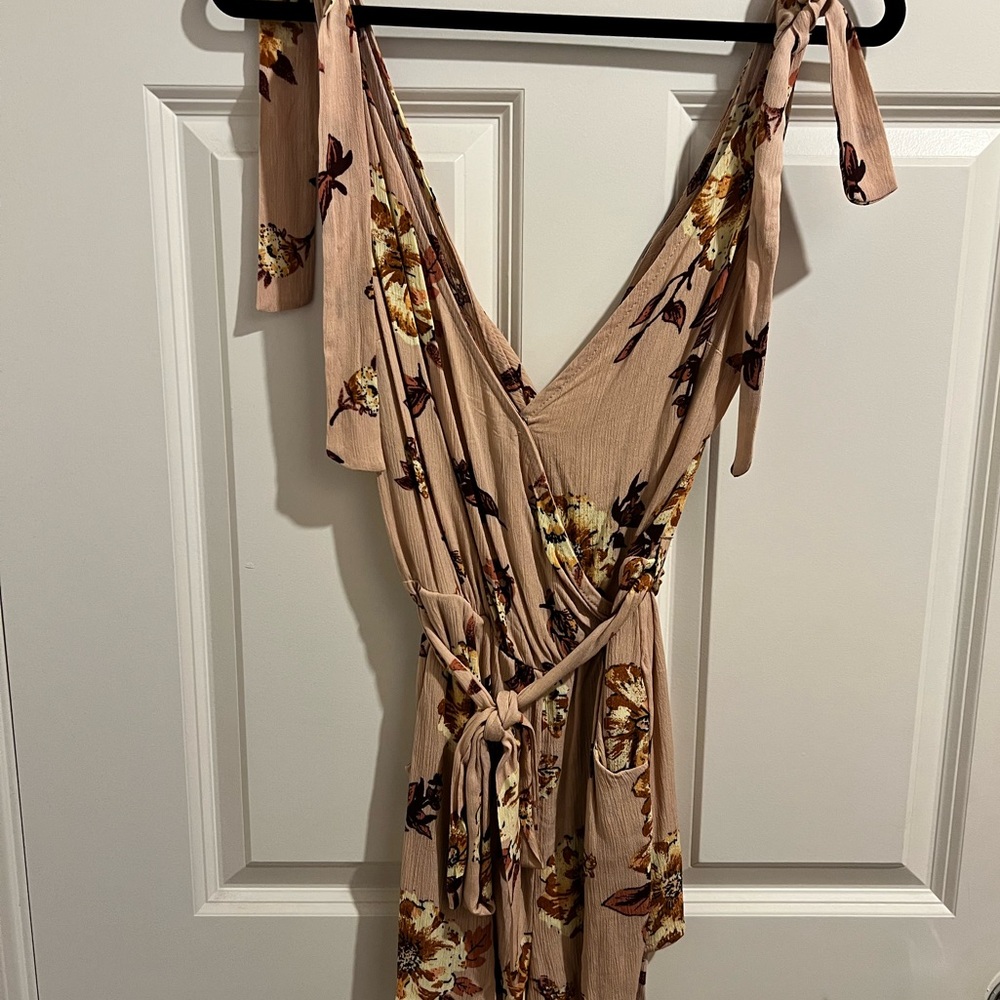 Cute romper. Never worn!